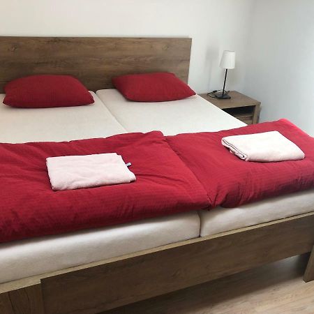 U Vinarstvi Hotel Mutenice Bagian luar foto
