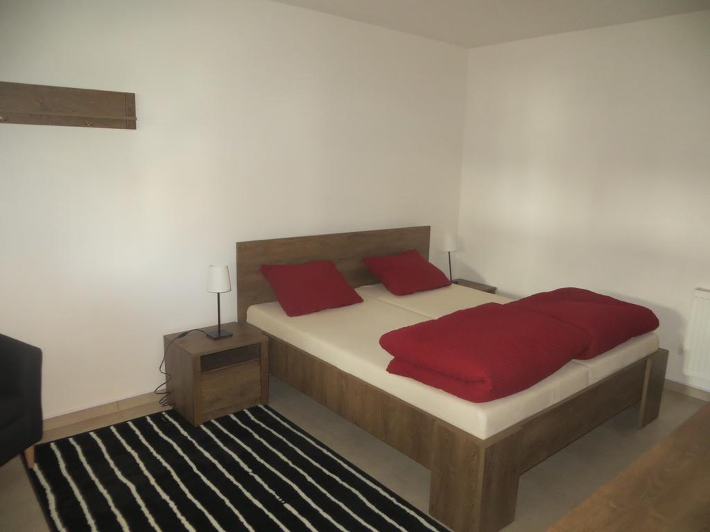 U Vinarstvi Hotel Mutenice Bagian luar foto