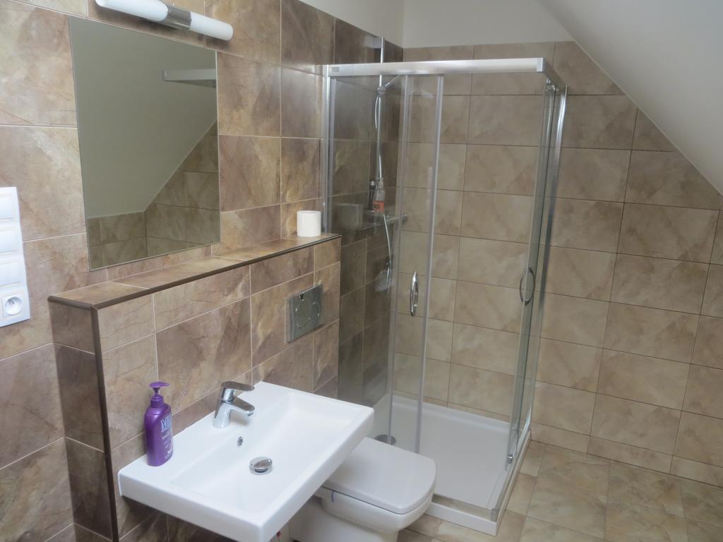 U Vinarstvi Hotel Mutenice Bagian luar foto