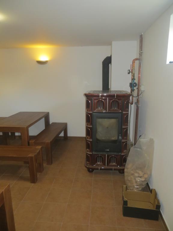 U Vinarstvi Hotel Mutenice Bagian luar foto