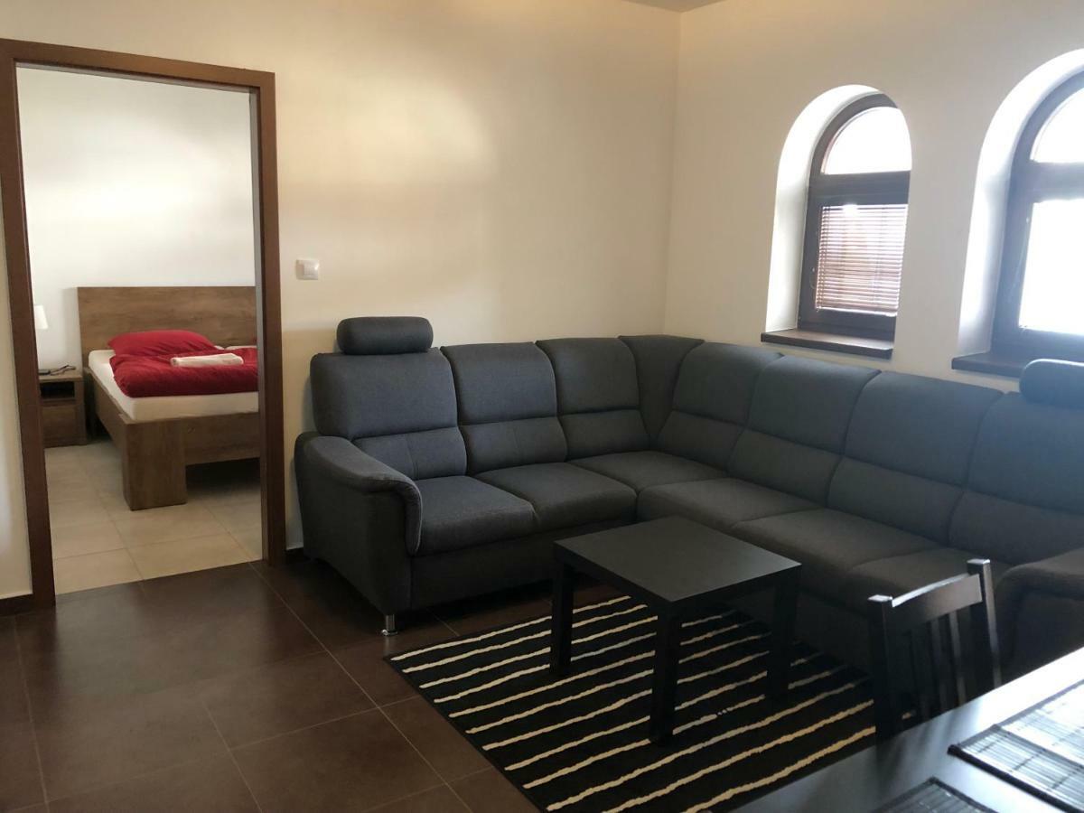 U Vinarstvi Hotel Mutenice Bagian luar foto